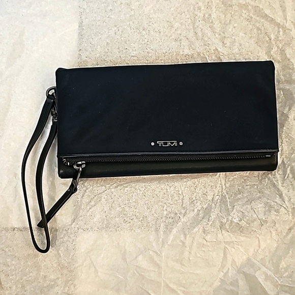 Tumi wristlet travel wallet - Picture 1 of 6